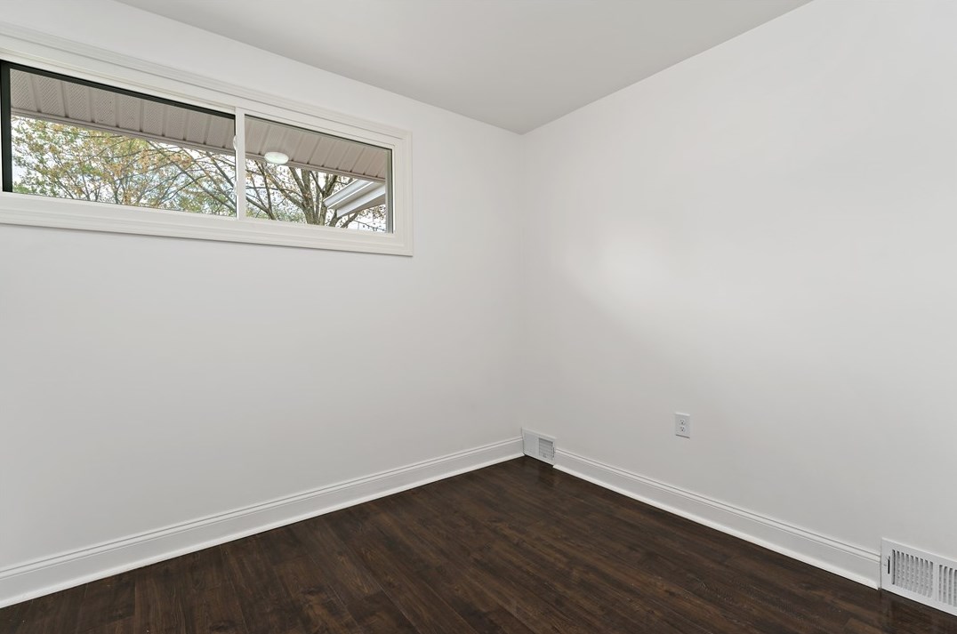 330 Cherrydell Dr, Pittsburgh PA 15220-1906 exterior