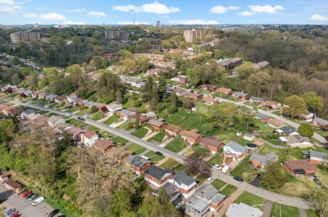 330 Cherrydell Dr, Pittsburgh PA 15220-1906 exterior