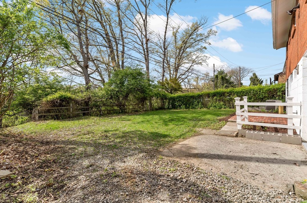 330 Cherrydell Dr, Pittsburgh PA 15220-1906 exterior