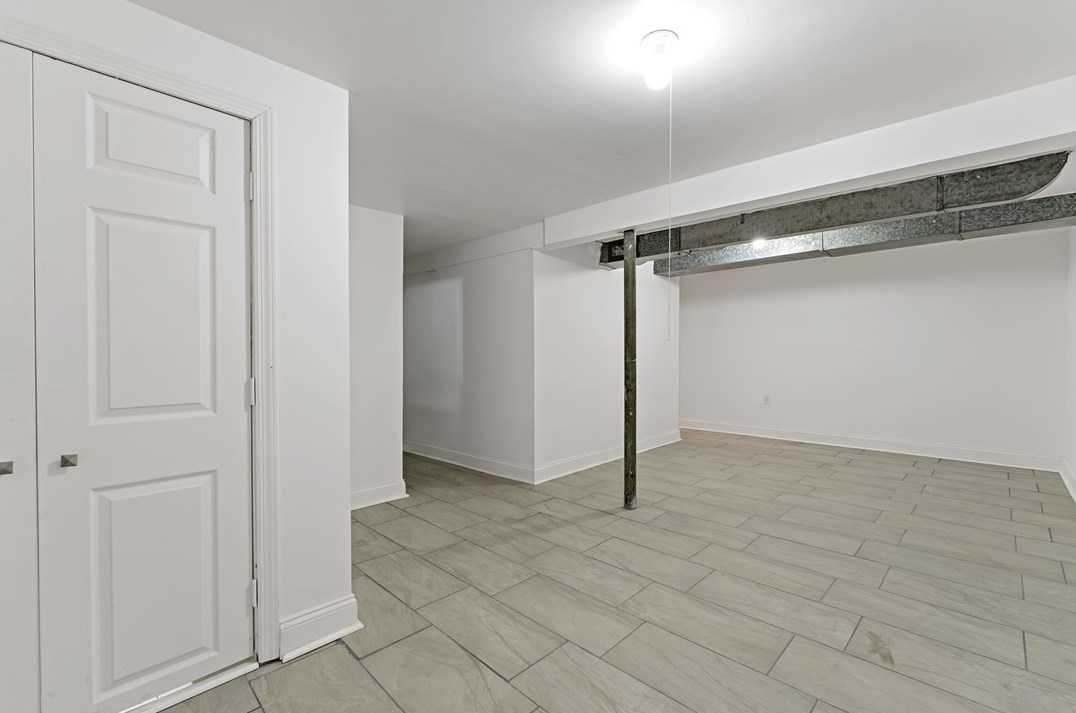 330 Cherrydell Dr, Pittsburgh PA 15220-1906 exterior