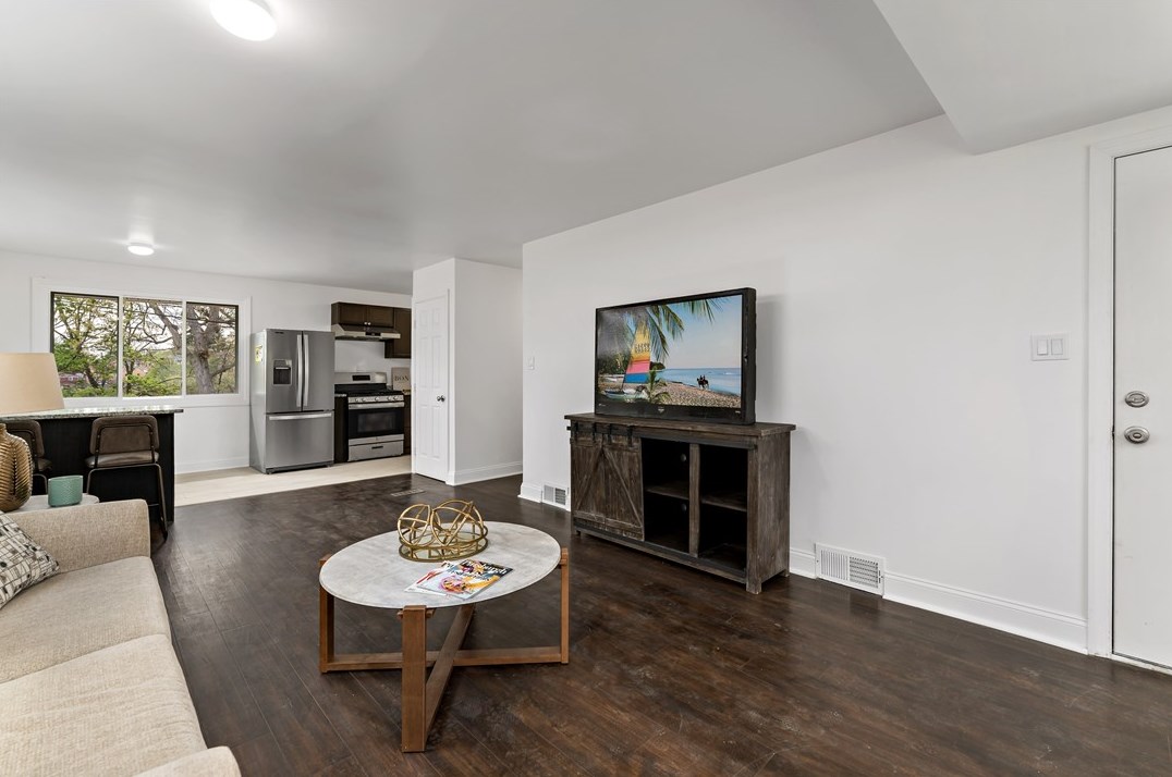 330 Cherrydell Dr, Pittsburgh PA 15220-1906 exterior