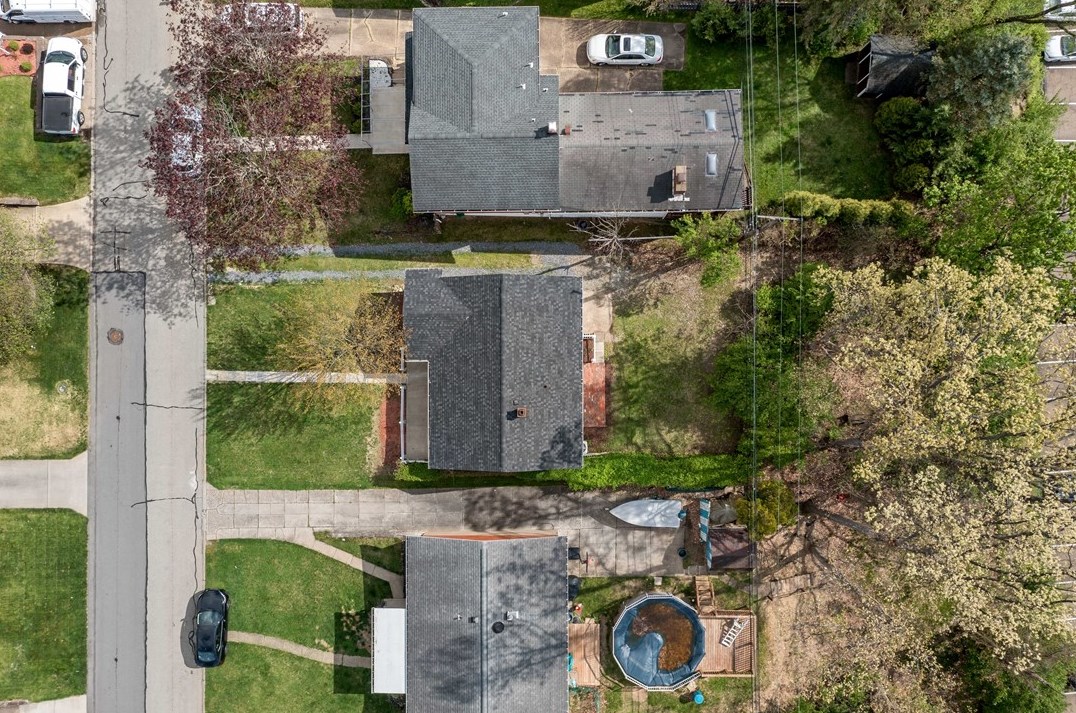 330 Cherrydell Dr, Pittsburgh PA 15220-1906 exterior