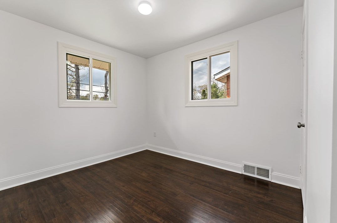 330 Cherrydell Dr, Pittsburgh PA 15220-1906 exterior