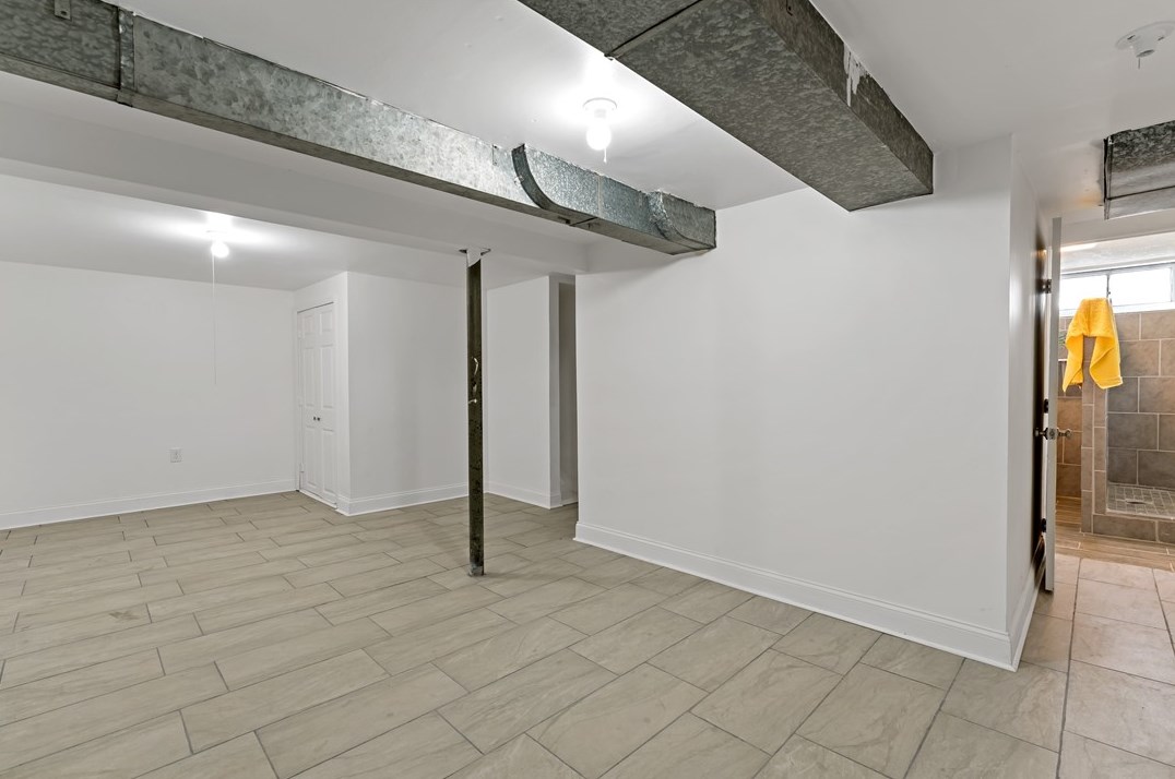 330 Cherrydell Dr, Pittsburgh PA 15220-1906 exterior