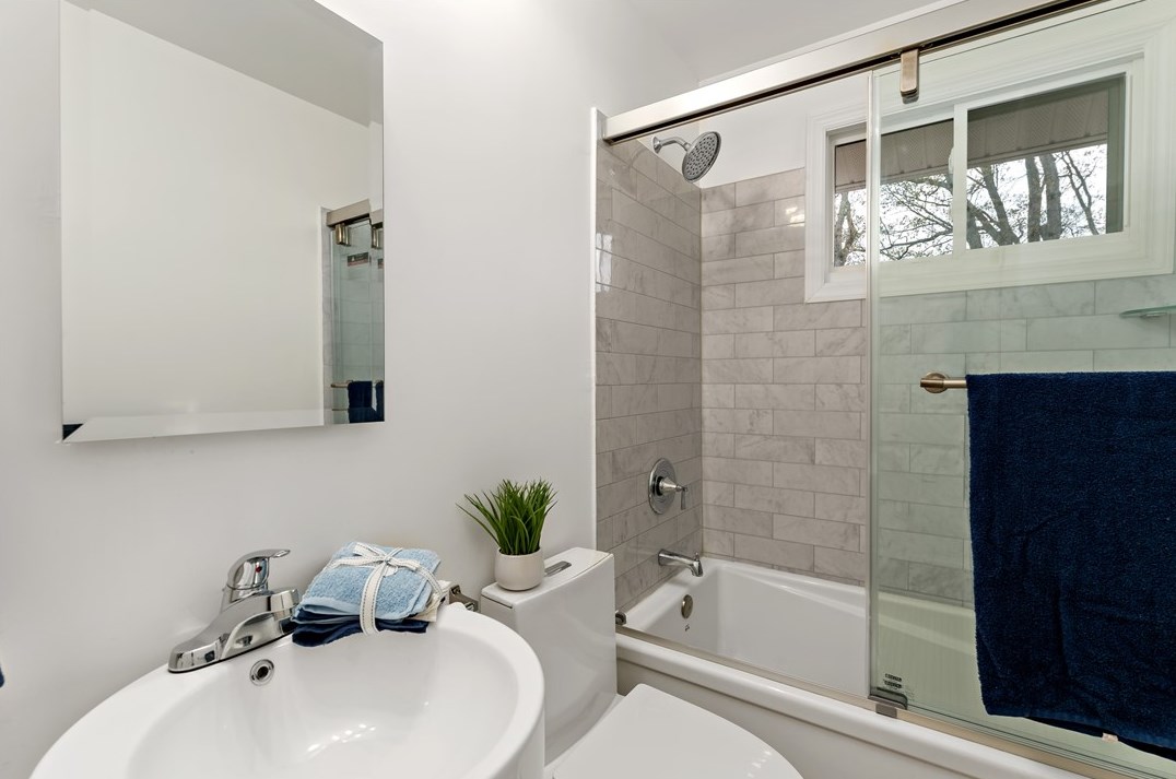 330 Cherrydell Dr, Pittsburgh PA 15220-1906 exterior