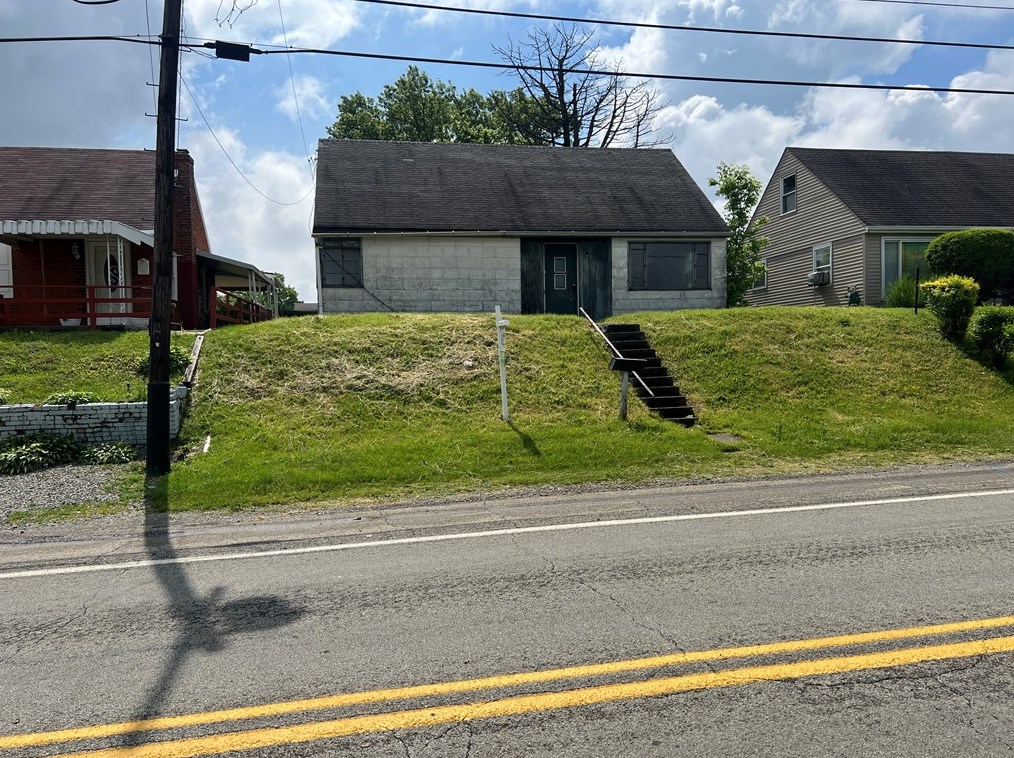 1425 Washington Blvd, Mckeesport PA  15133-3711 exterior