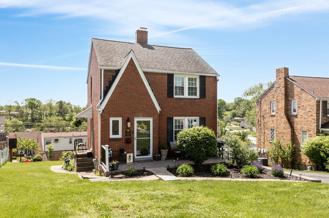 127 Sunny Dr, Pittsburgh, PA 15236