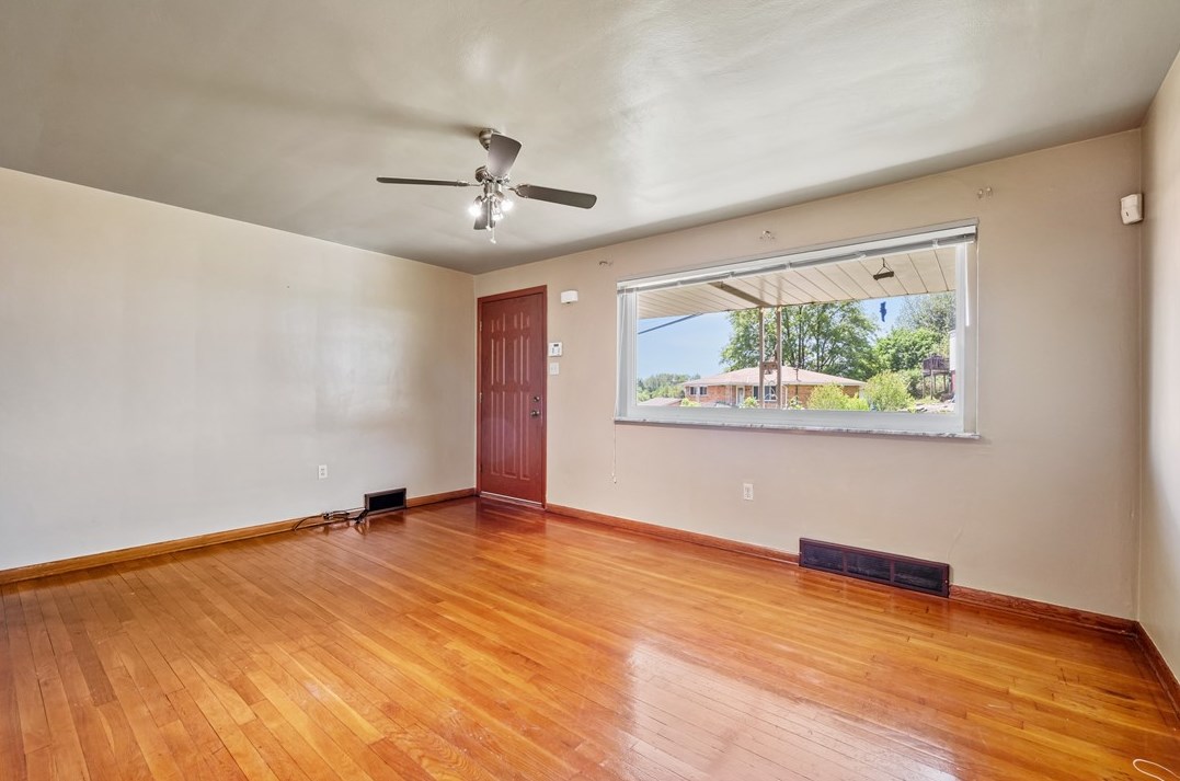 130 General Braddock Dr, Rankin PA  15104-2704 exterior