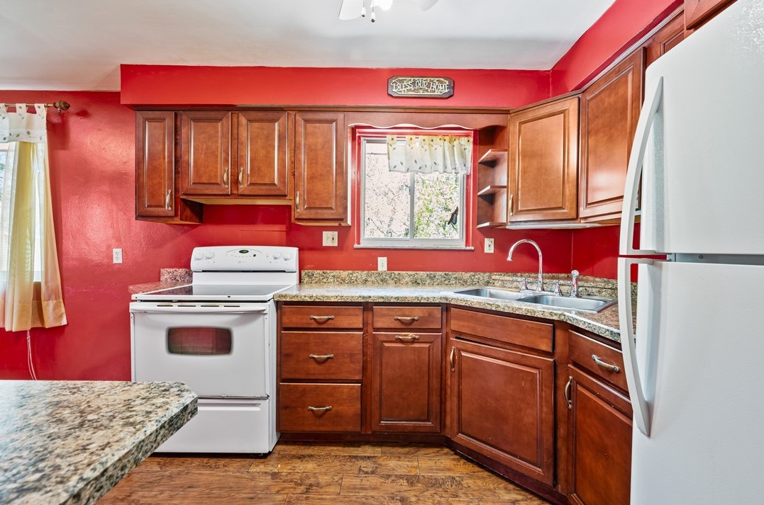 130 General Braddock Dr, Rankin PA 15104-2703 exterior