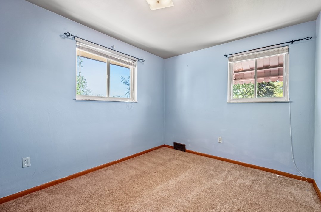 130 General Braddock Dr, Rankin PA 15104-2703 exterior