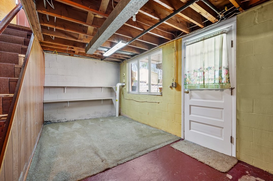 130 General Braddock Dr, Rankin PA 15104-2703 exterior