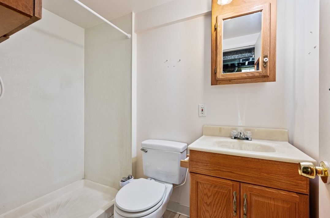 130 General Braddock Dr, Rankin PA 15104-2703 exterior