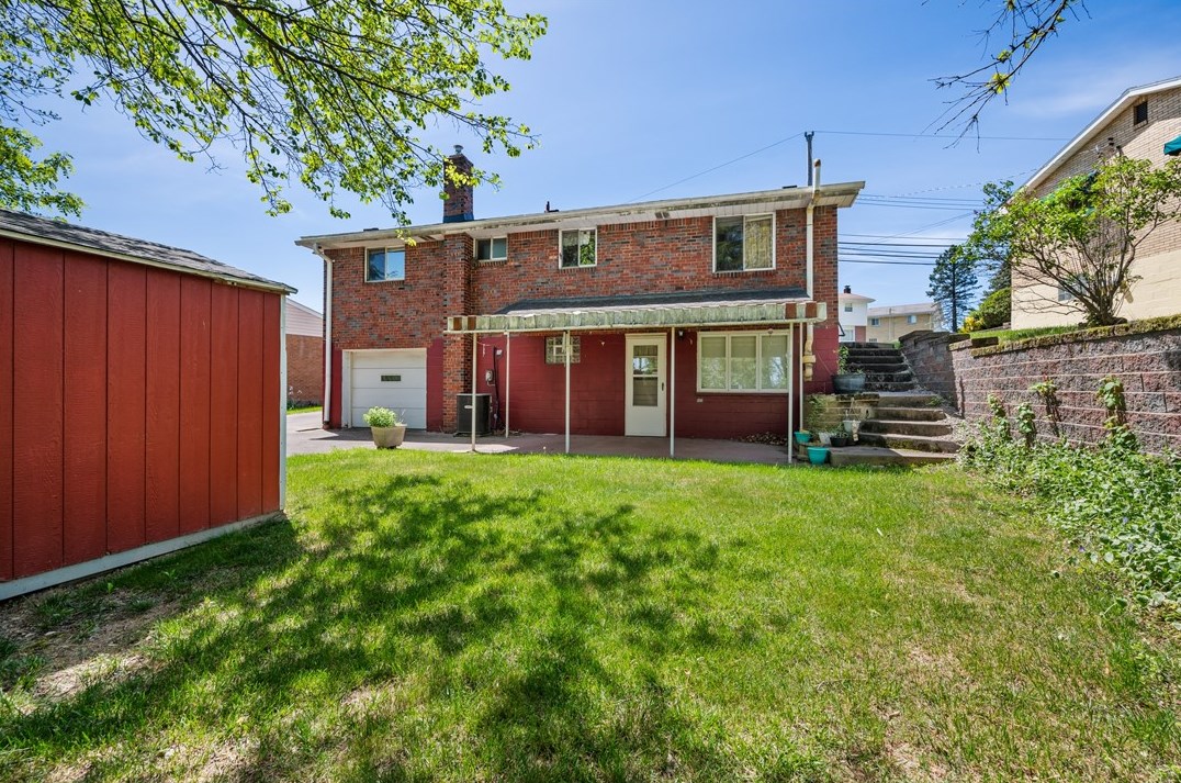 130 General Braddock Dr, Rankin PA 15104-2703 exterior