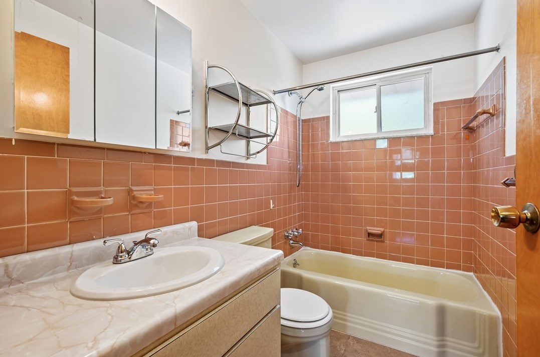 130 General Braddock Dr, Rankin PA 15104-2703 exterior