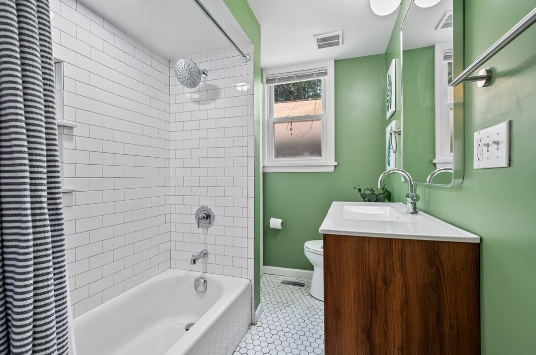 6731 Reynolds St, Pittsburgh PA  15206-4511 exterior