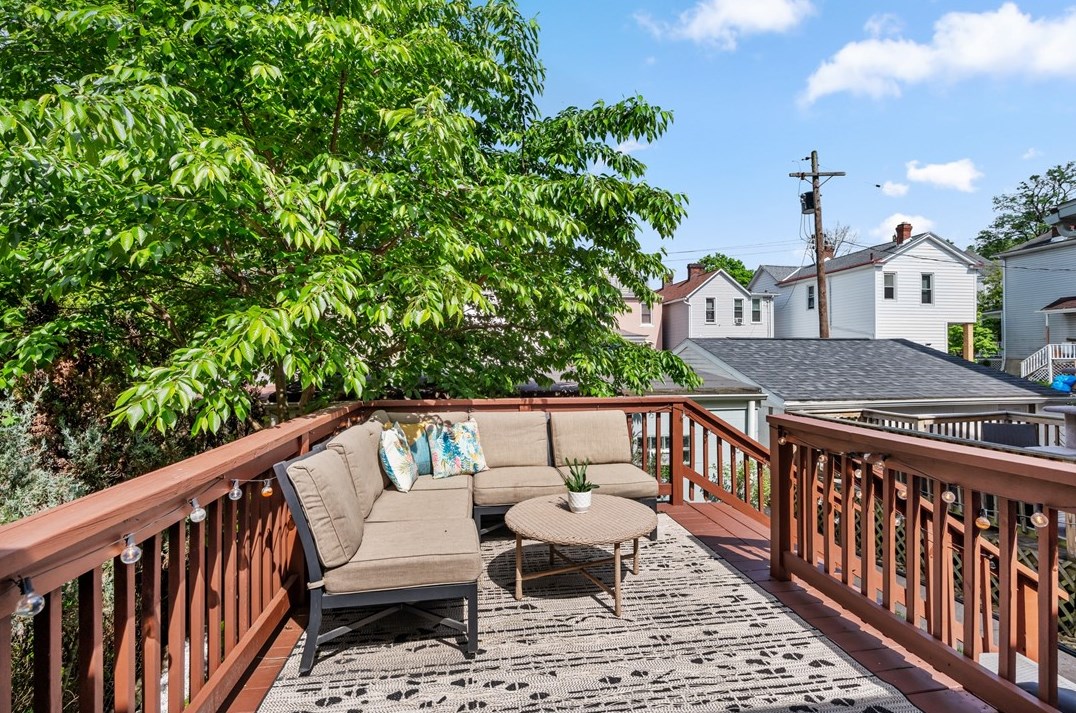 6731 Reynolds St, Pittsburgh PA  15206-4511 exterior