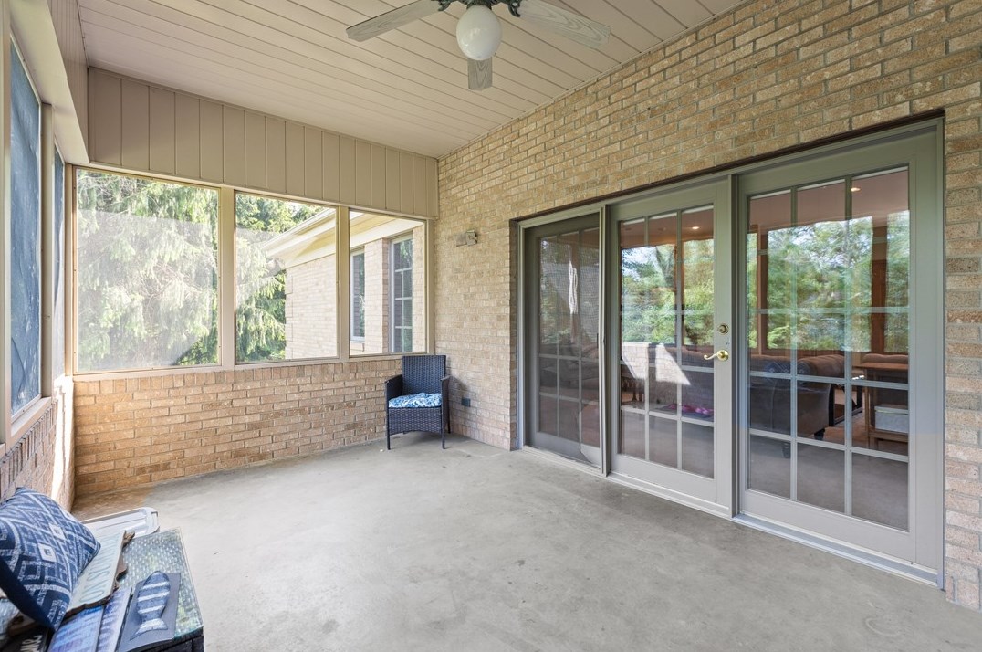 126 Crestview Mnr, Monongahela PA 15063-1102 exterior