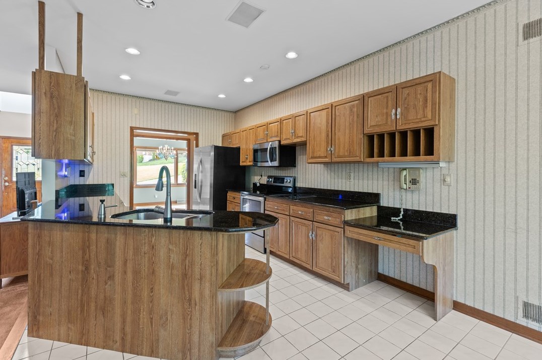 126 Crestview Mnr, Monongahela PA 15063-1102 exterior