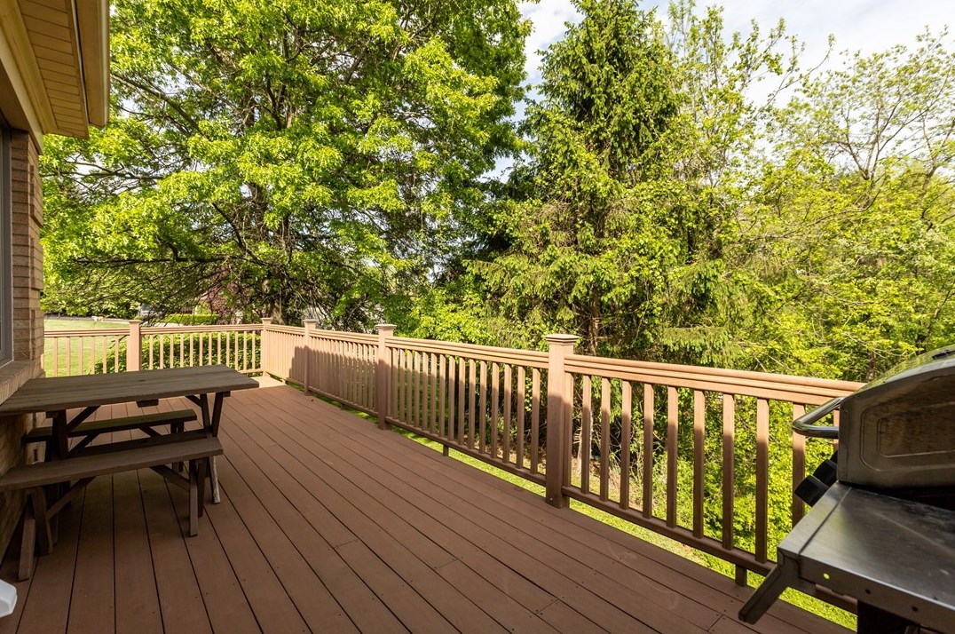 126 Crestview Mnr, Monongahela PA 15063-1102 exterior