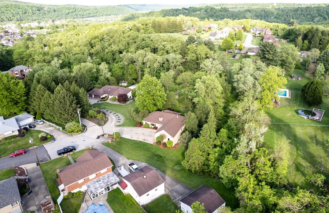 126 Crestview Mnr, Monongahela PA 15063-1102 exterior