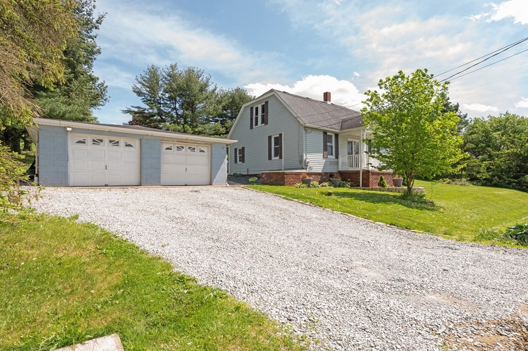 729 Athena Dr, Export, PA 15632