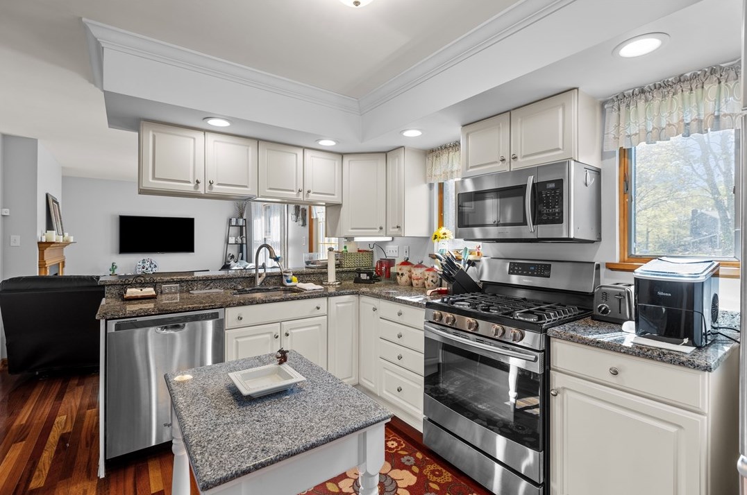 5137 Leroy Dr, Gibsonia PA 15044-8102 exterior