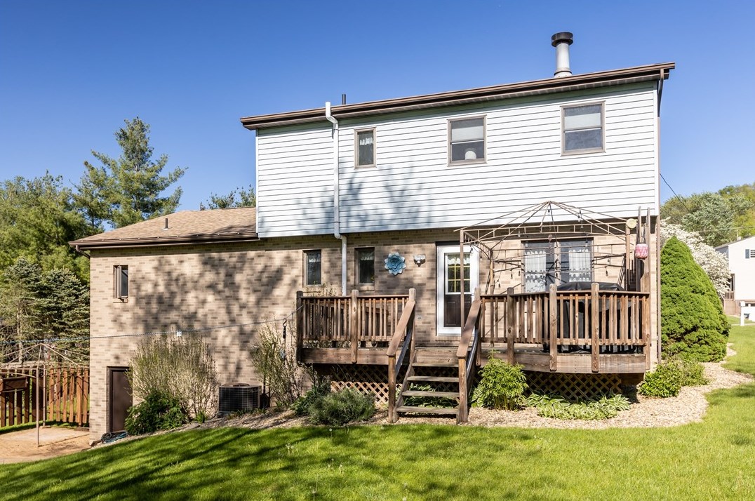 5137 Leroy Dr, Gibsonia PA 15044-8102 exterior