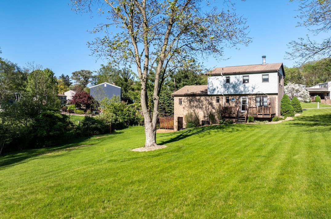 5137 Leroy Dr, Gibsonia PA 15044-8102 exterior