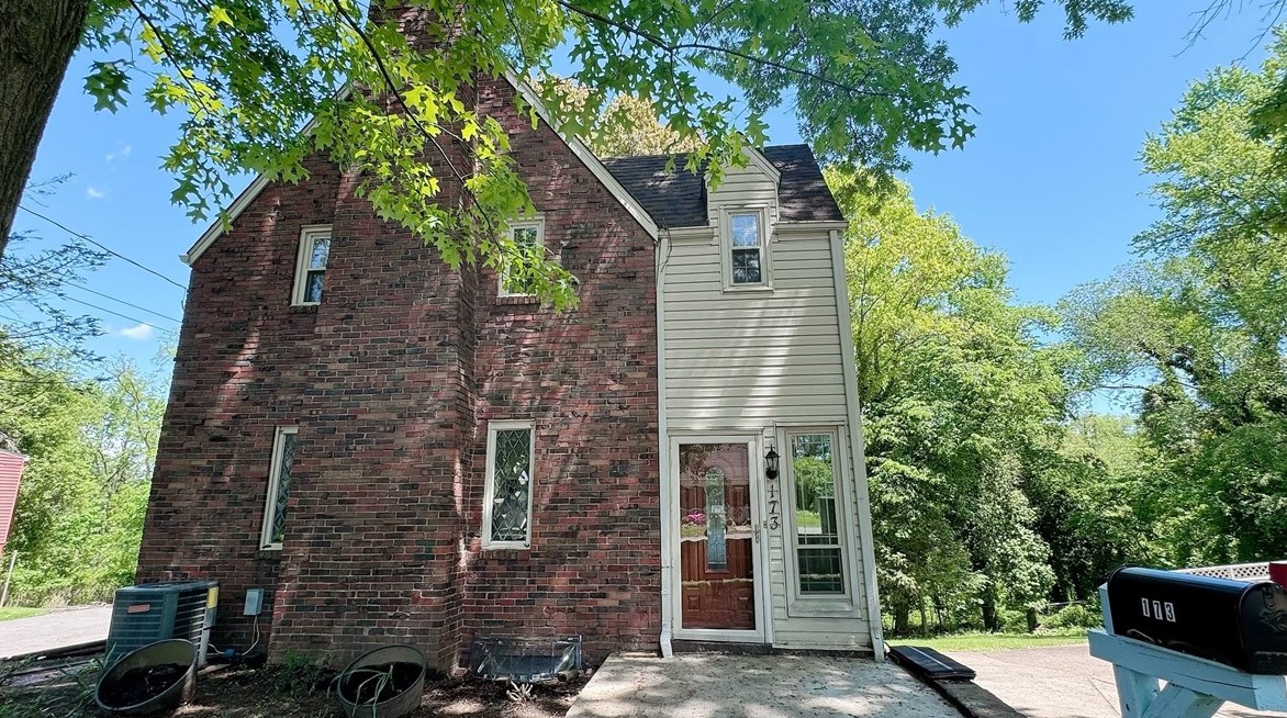 173 Meadowbrook Dr, Bethel Park, PA 15102-1744