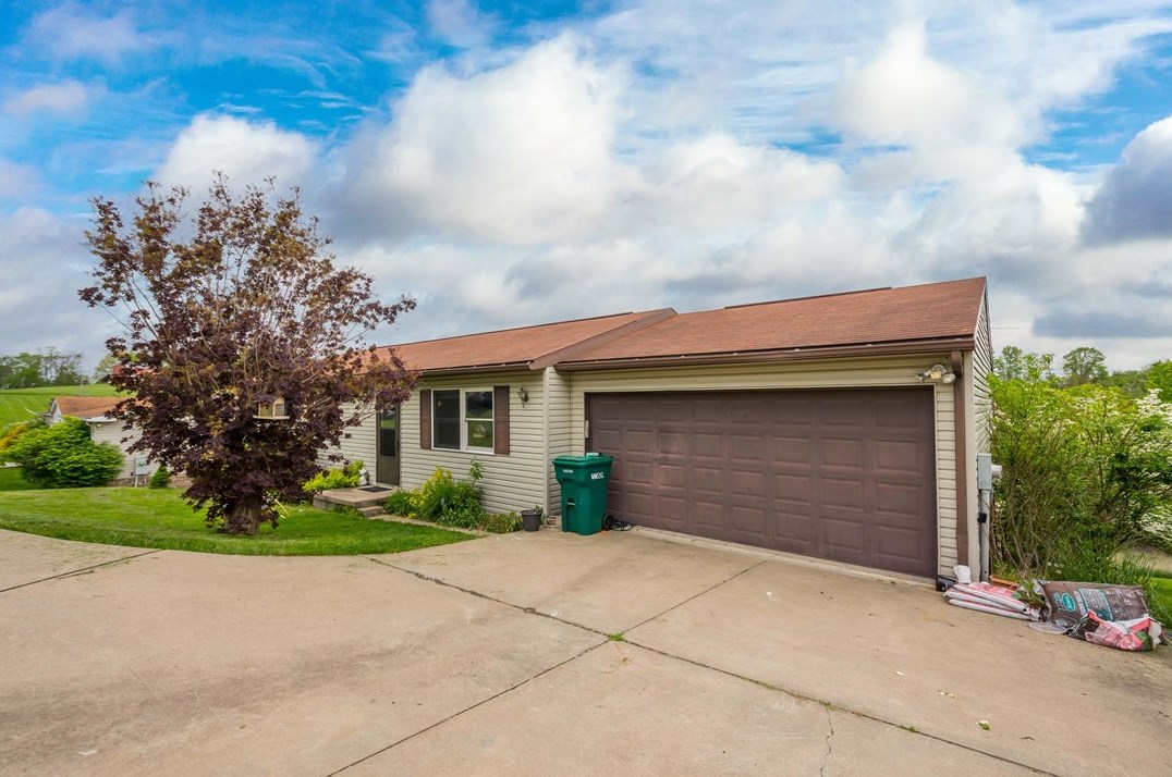 1691 Morris St, Washington, PA 15301-3043