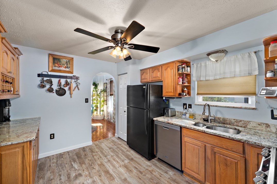 3504 Fox Chase Dr, Imperial PA  15126-9604 exterior