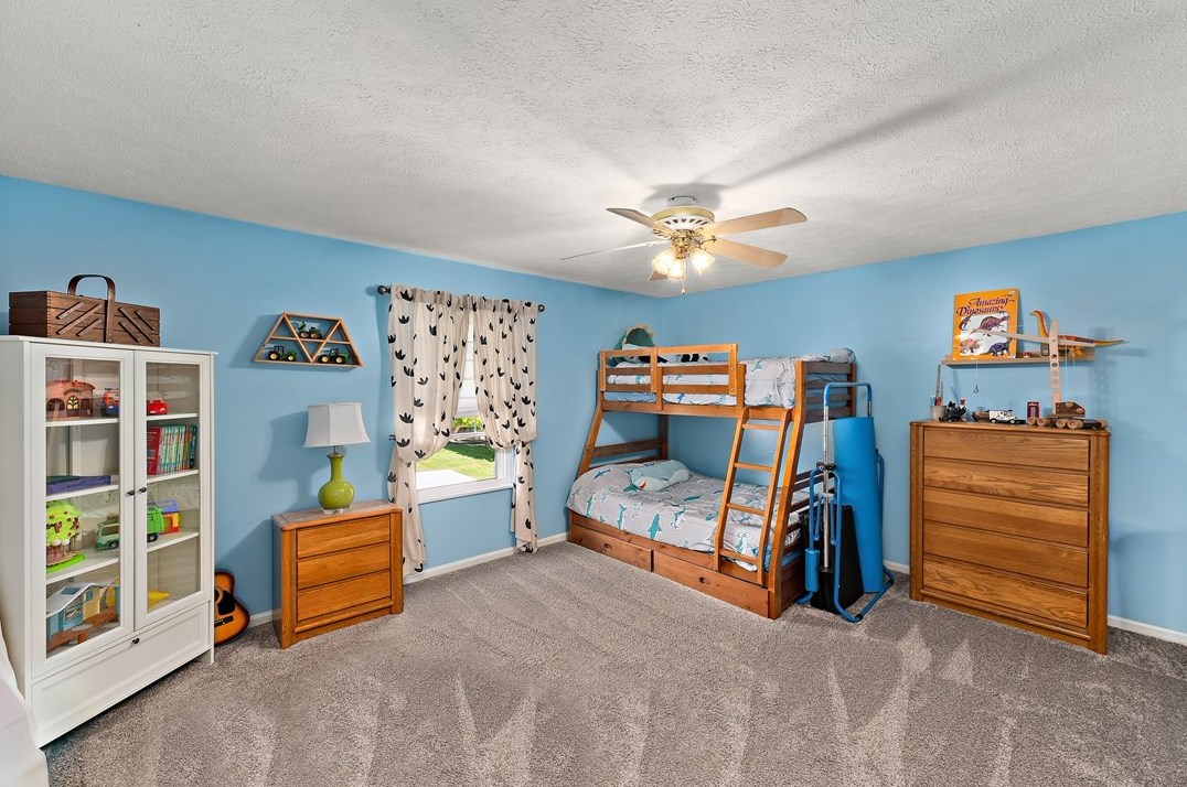 3504 Fox Chase Dr, Imperial PA  15126-9604 exterior