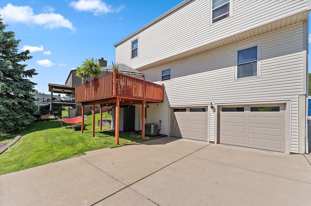 3504 Fox Chase Dr, Imperial PA  15126-9604 exterior