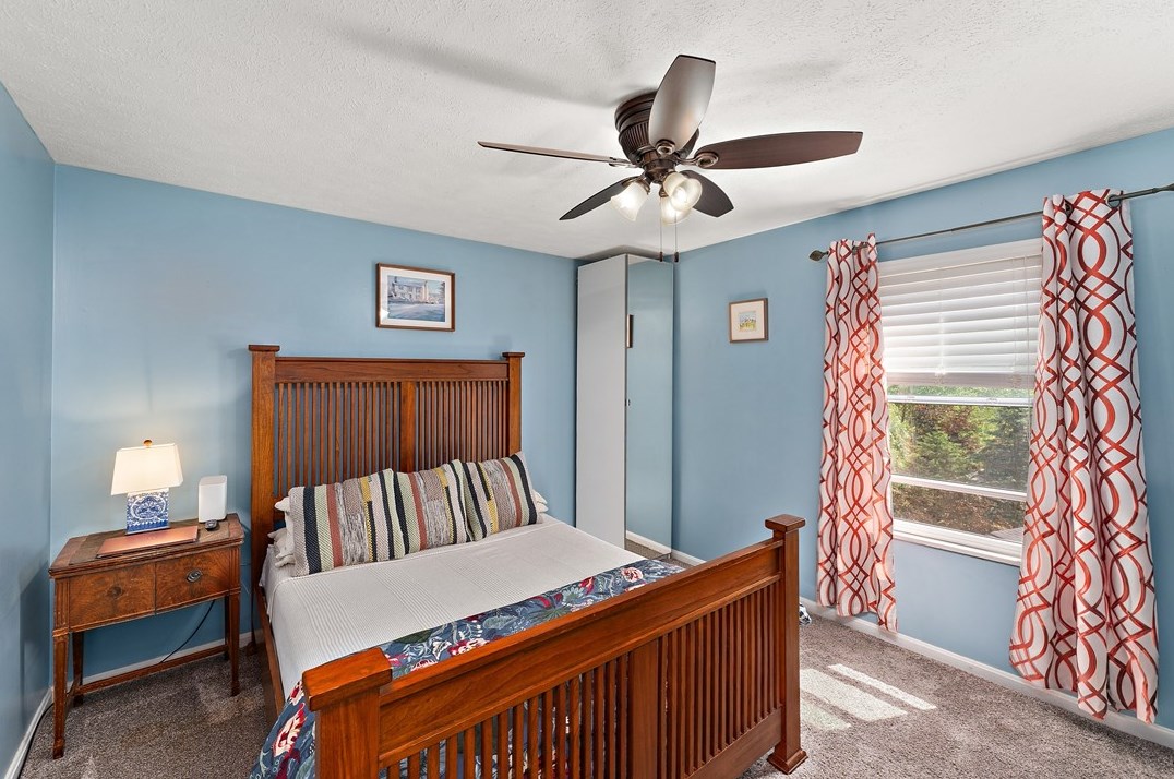 3504 Fox Chase Dr, Imperial PA  15126-9604 exterior