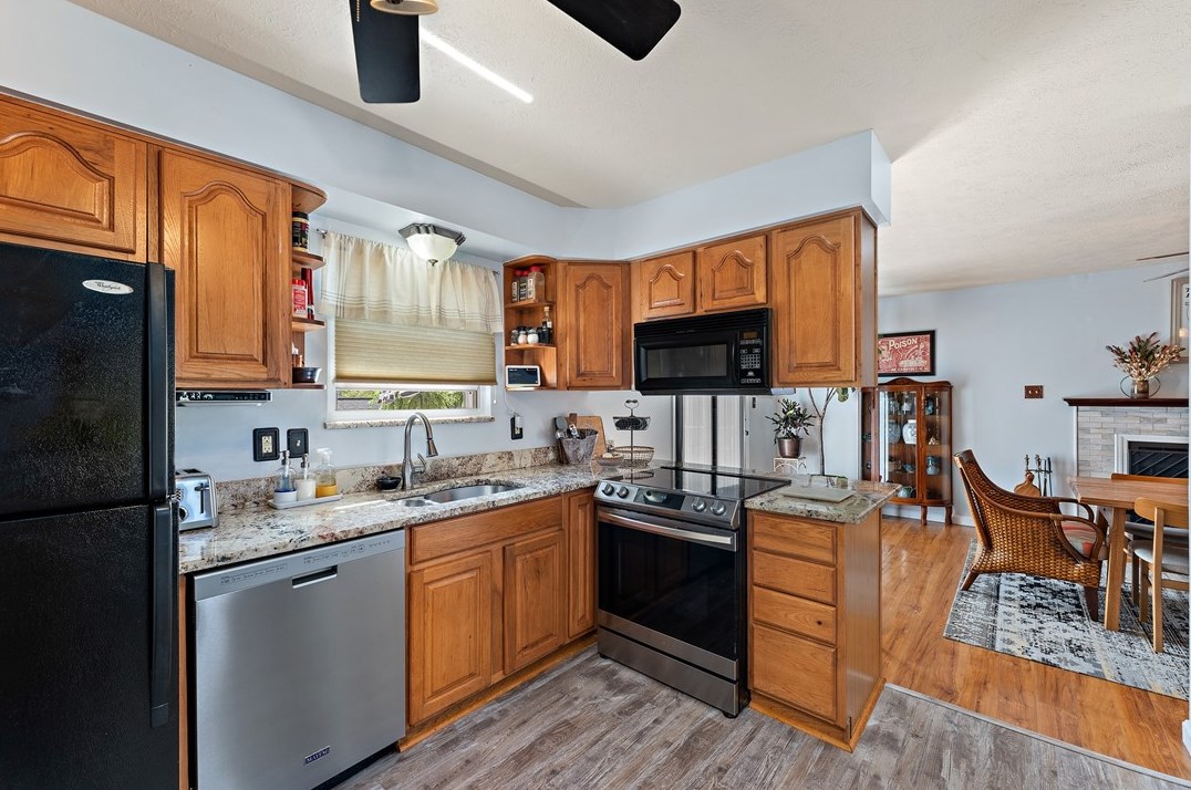 3504 Fox Chase Dr, Imperial PA  15126-9604 exterior