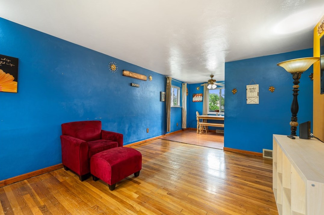 207 Norman Dr, Moon Twp PA 15108-3158 exterior