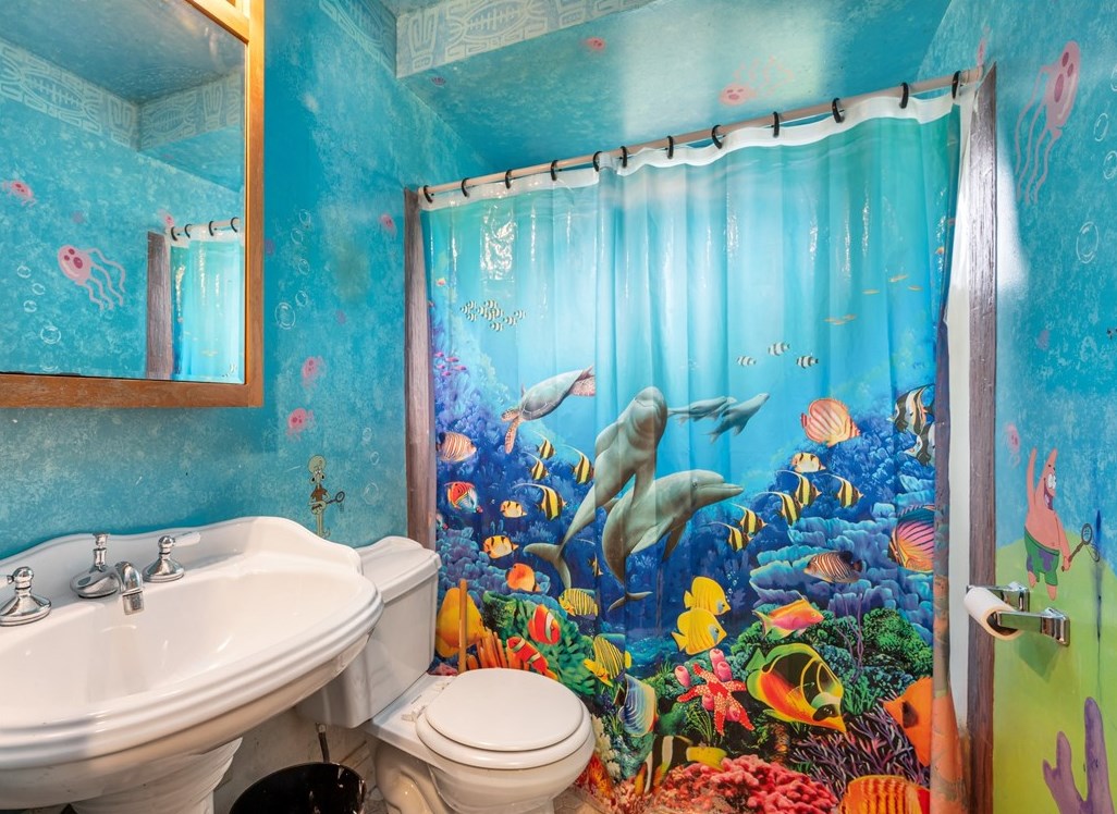 207 Norman Dr, Moon Twp PA 15108-3158 exterior