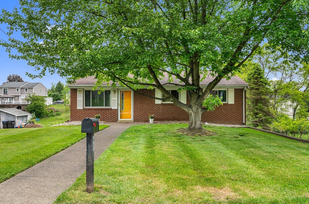 207 Norman Dr, Moon Twp, PA 15108-3145