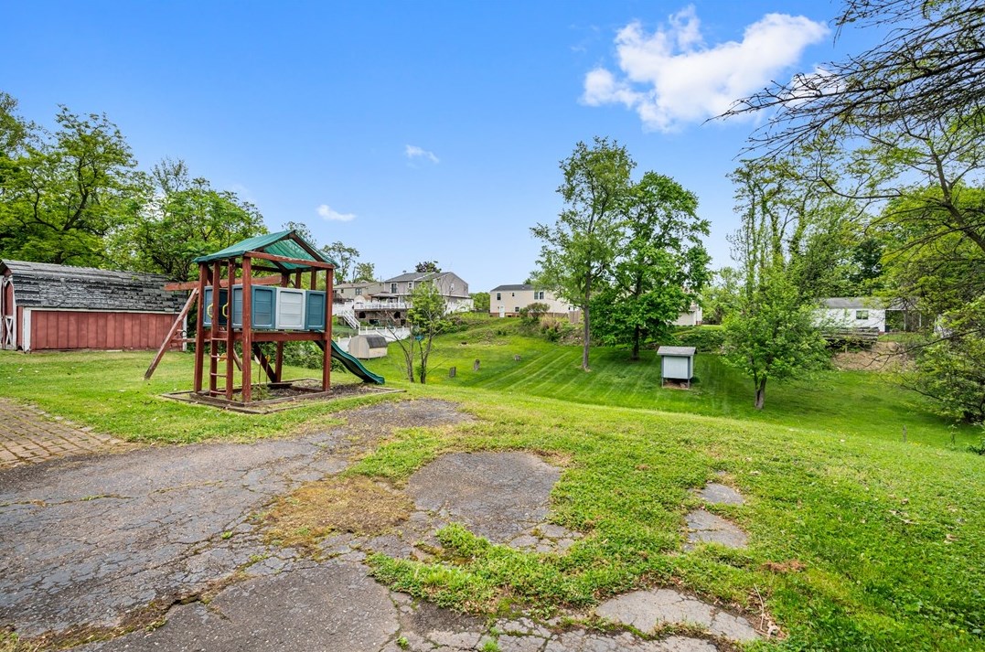 207 Norman Dr, Moon Twp PA 15108-3158 exterior