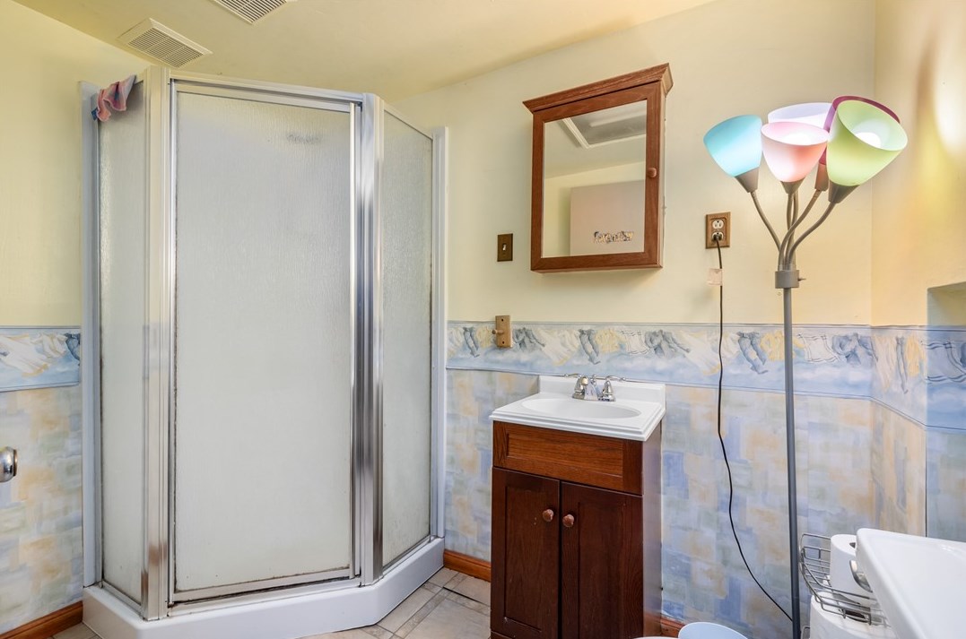 207 Norman Dr, Moon Twp PA 15108-3158 exterior