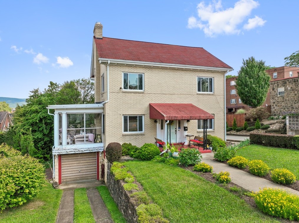 111 Bierer Ln, Oliphant Furnace, PA 15401-3117