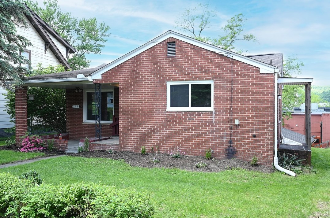 259 Wayne St, Baden, PA 15005-1941