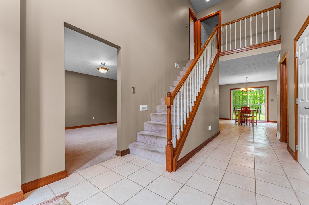 1872 Lori Ln, Hermitage, PA 16148