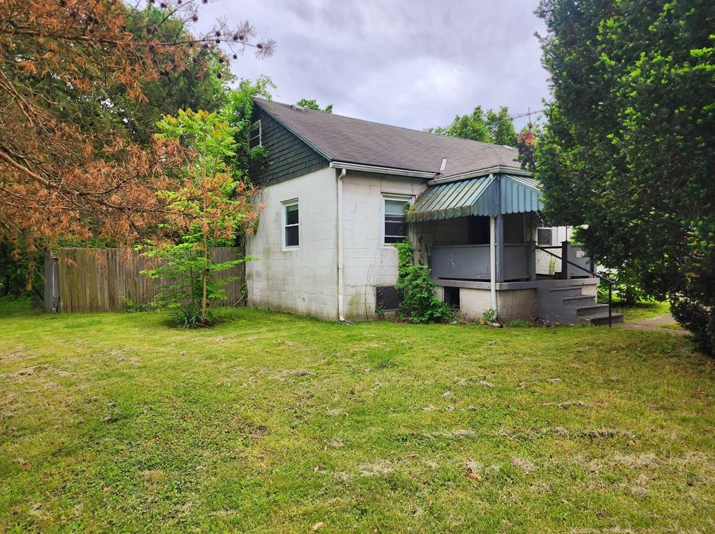 1105 Midland Beaver Rd, Industry, PA 15052-1200