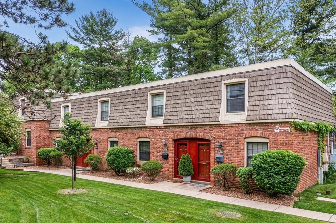 796 Carriage Cir, Pittsburgh PA  15205-1630 exterior