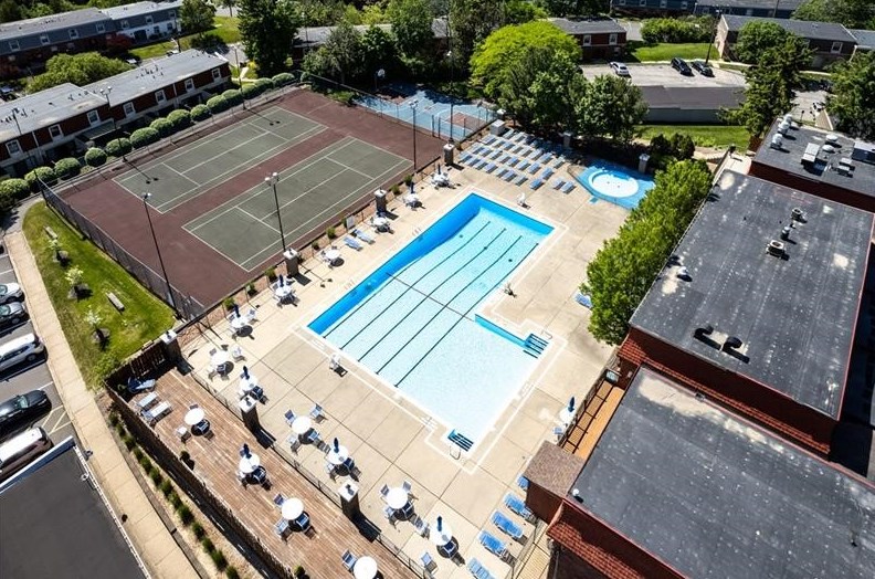 796 Carriage Cir, Pittsburgh PA  15205-1630 exterior