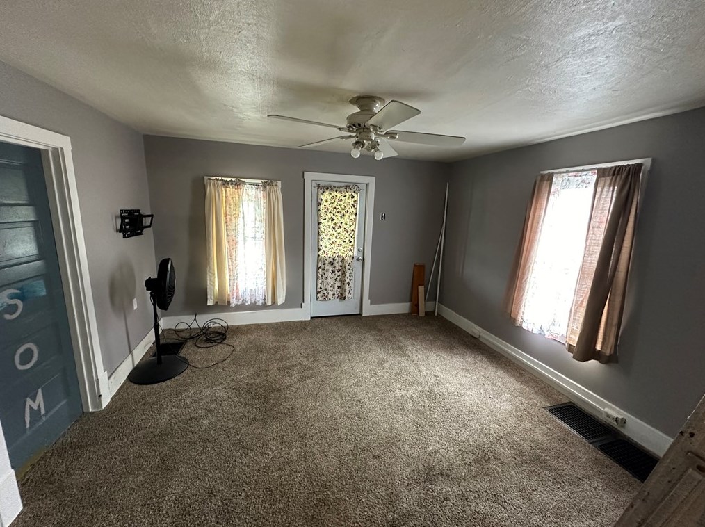 886 Addison St, Washington, PA 15301
