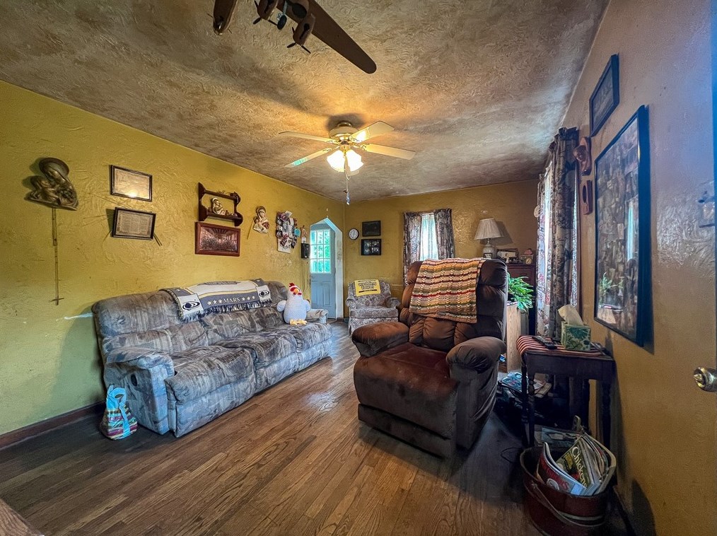 103 North Dr, Valencia, PA 16059-2415