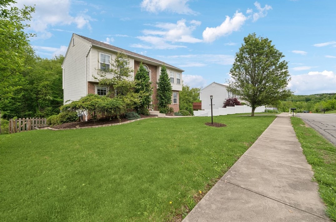 1022 King Edward Dr, Mc Donald, PA 15057-4819