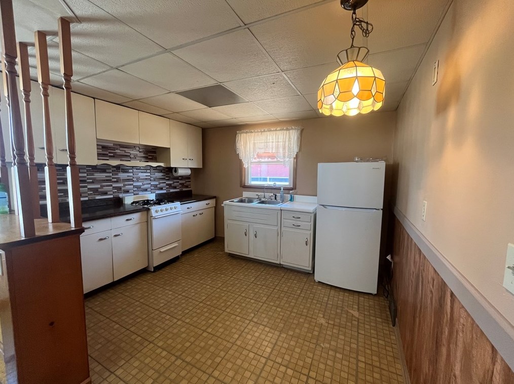 203 Franklin Ave, Ellwood City, PA 16117